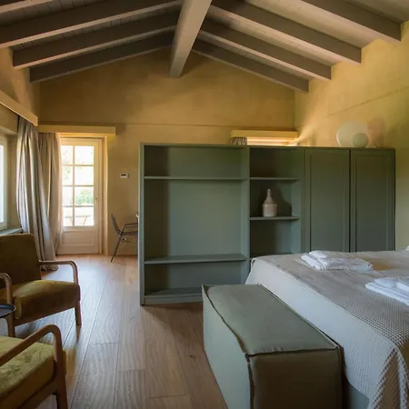 Borgo Isolabella - Wine & Vermouth בית חווה *