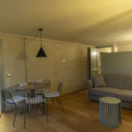 Borgo Isolabella - Wine & Vermouth בית חווה