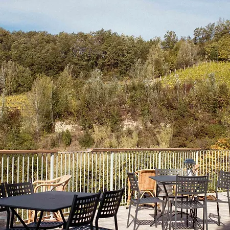 Borgo Isolabella - Wine & Vermouth בית חווה *